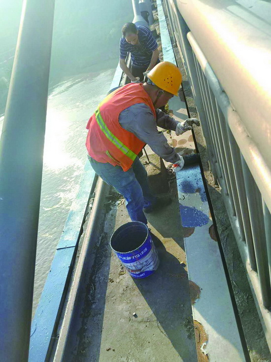 涪陵4座大橋橋架除銹上漆完工，城市基礎設施煥新顏